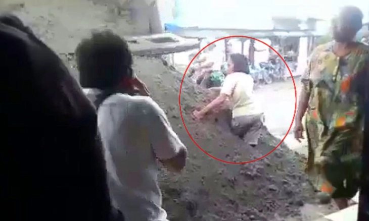 Wanita Penyandang Disabilitas Ditimbun Pasir karena Pertahankan Warungnya