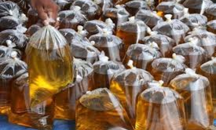 Rakyat Sedang Susah, Jokowi Perintahkan Luhut dan Zulhas Realisasikan Migor Rp14 Ribu/Liter