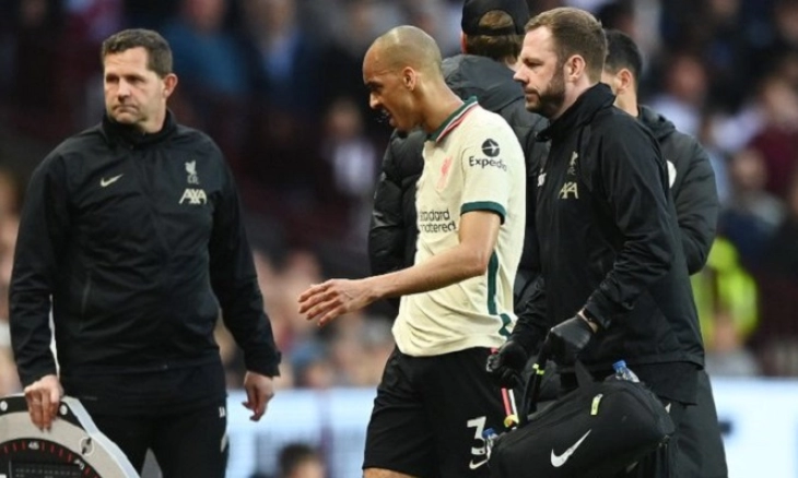 Duh, Jelang Final Piala FA, Fabinho Malah Cedera…