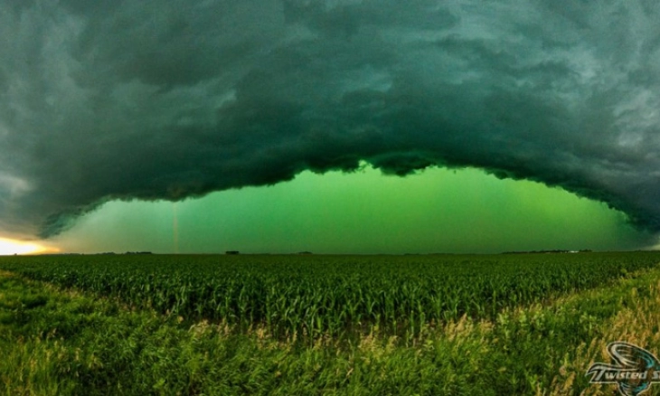 Fenomena Cuaca Berubah menjadi Hijau di South Dakota AS seperti Adegan Film Zombie