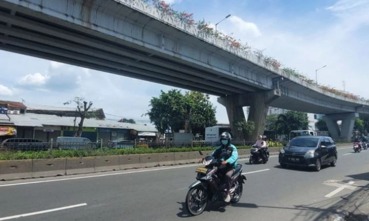 Imbas Pemotor Terlempar, Flyover Pesing Dilarang bagi Kendaraan Roda Dua 