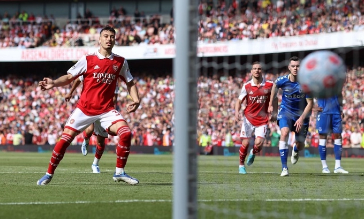 Si Nyonya Tua Kepincut dengan Martinelli?