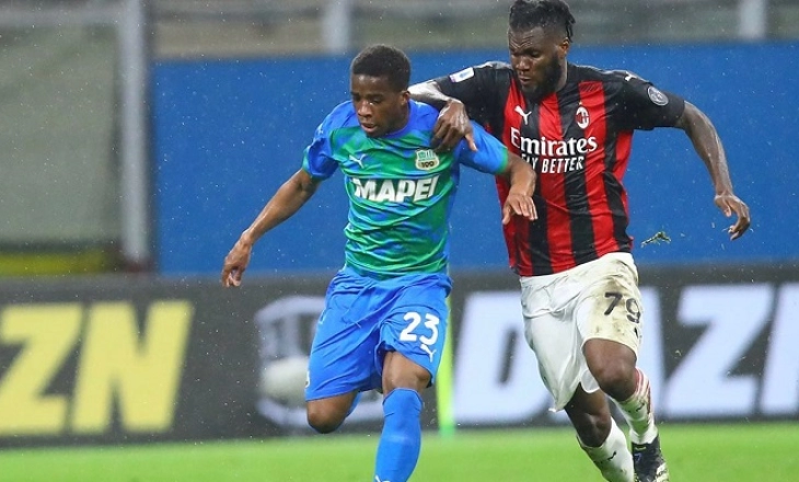 Sanches Dibajak PSG, AC Milan Beralih ke Gelandang Sassuolo