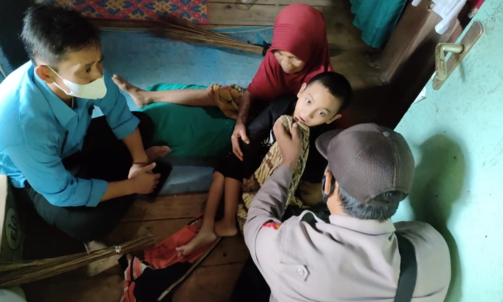 Bocah ODKB di Kampung Cigaok, Desa Cibodas Sukabumi Tak Punya Kursi Roda Sejak Lahir 