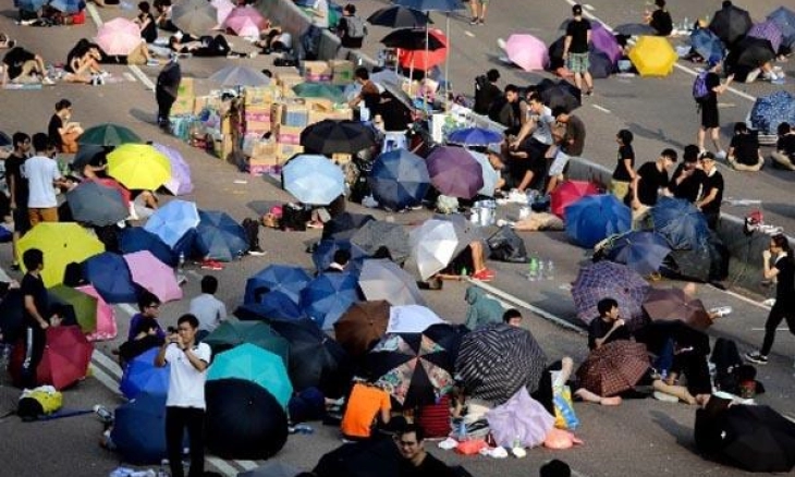Kesuraman di Hong Kong dan Janji-janji Kosong China