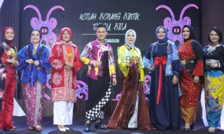 Dorong Pemulihan Ekonomi dan Dukung UMKM, Wakapolda Kalteng Ikuti Fashion Show Watra Lokal dan Kriya