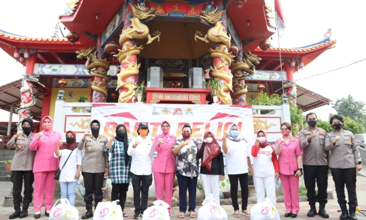 Rayakan Hari Jadi ke-74, Polwan Gelar Bakti Religi di Enam Rumah Ibadah di Tangerang Kota