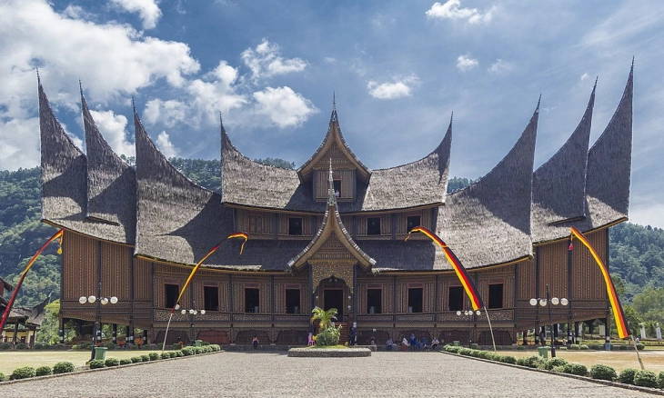 Pemprov Sumbar Majukan Wisata Budaya  Salah Satunya Perkenalkan Istano Basa Pagaruyung