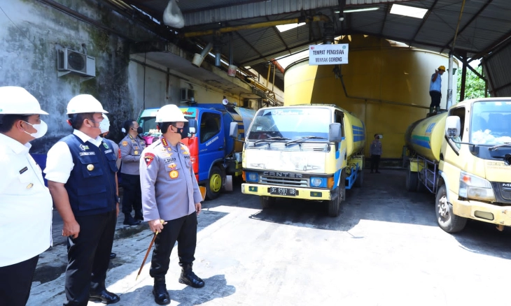 Tinjau Pabrik TBL Palembang, Kapolri Minta Produksi Minyak Curah Ditingkatkan