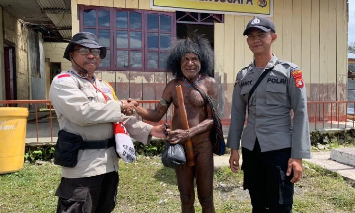 Ciptakan Lingkungan Kondusif, Satgasres Binmas Ops Noken Damai Cartenz-2022 Temui Kepala Suku Intan Jaya