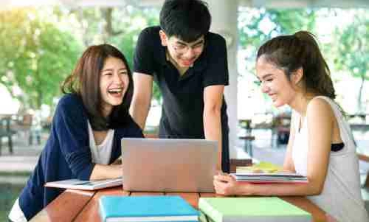 Pagebluk Ekonomi Jadi Tantangan  Tim Jokowi Kerek Investasi Milenial