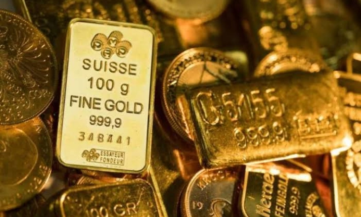 Dolar AS Keok, Emas Terangkat karena Pelemahan Greenback