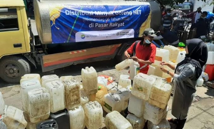 Menteri Erick Dorong BUMN Salurkan Jutaan Liter Migor Murah 