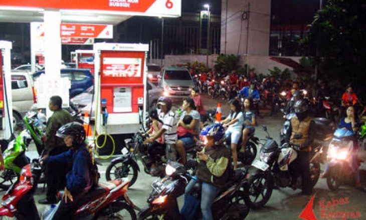 Peringati HUT RI Ke-77, Rakyat Dihadiahi Harga BBM Naik Tinggi
