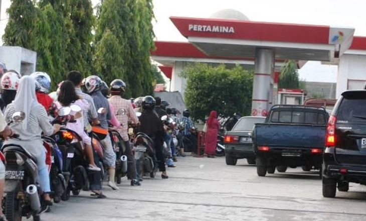 Jokowi Naikkan Harga BBM, Kehidupan Rakyat Semakin Terpuruk