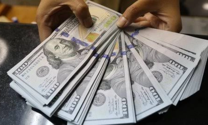 Rupiah Dekati Level Psikologis Rp15.000/US$, Resesi Mendekat