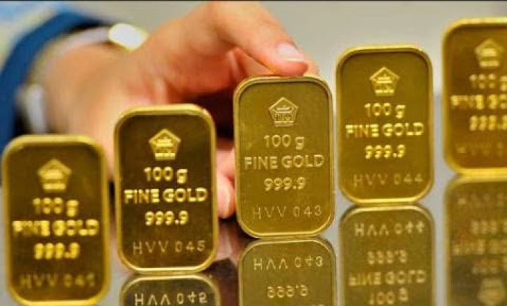 Tertekan Dolar Jelang Pengumuman Inflasi AS, Emas Rontok US$6,9