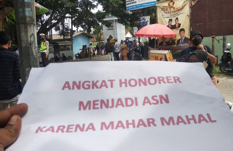 Saat Jokowi Kungker, Guru Honorer di Banten Curhat: Mau Jadi ASN Biaya Mahar Mahal