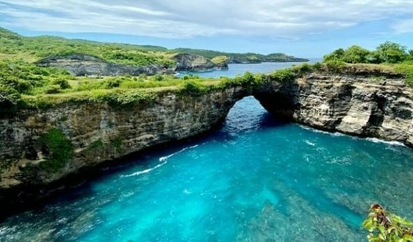 Ada Banyak View Keren Di Nusa Penida Bali