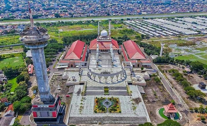 Tidak Hanya Tempat Untuk Beribadah, Masjid Agung Jawa Tengah Ini Juga Dijadikan Sebagai Objek Wisata Religi
