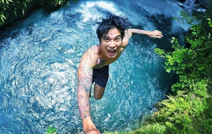 5 Artis Ganteng Ini Punya Hobi Traveling