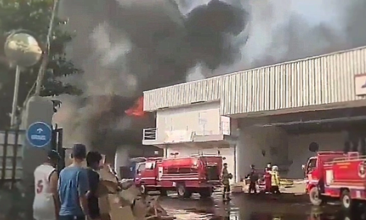 Gudang JNE Express Depok Terbakar 