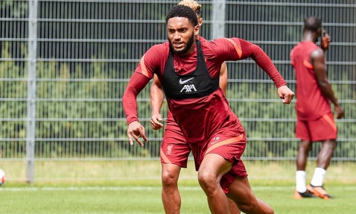 Liverpool Ingin Ikat Joe Gomez Lebih Lama