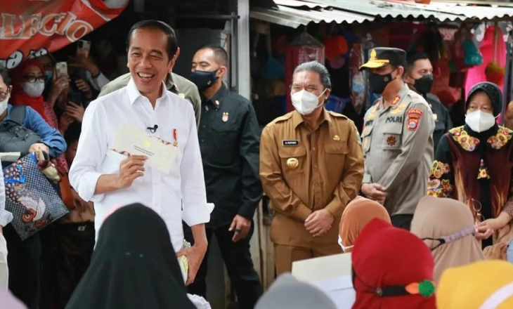 Jokowi Cek Harga Migor di Pasar Baros