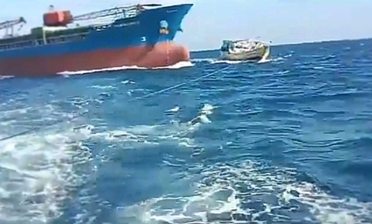 Kapal Kargo Menabrak Kapal Nelayan, 15 ABK Terpental 