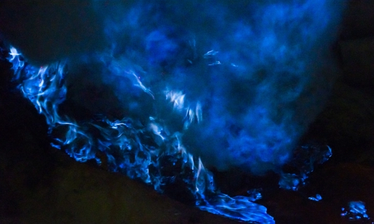 Pesona Blue Fire Kawah Ijen