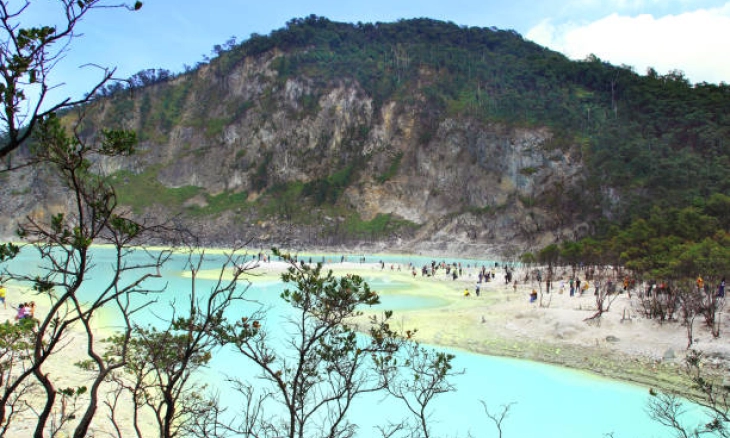 Kawah Putih Wisata Favorit di Bandung