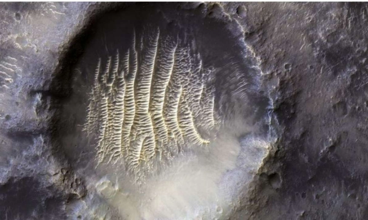 Wow...NASA Posting Foto Kawah yang Indah di Planet Mars