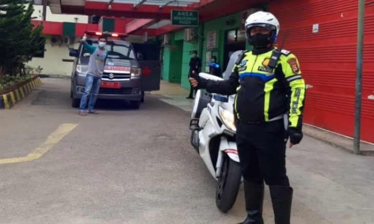 Program Unggulan Direktorat Lalu Lintas Poda Banten “Lancar Ambulanku Selamat Pasienku” Mengawal Pasien Ibu Melahirkan
