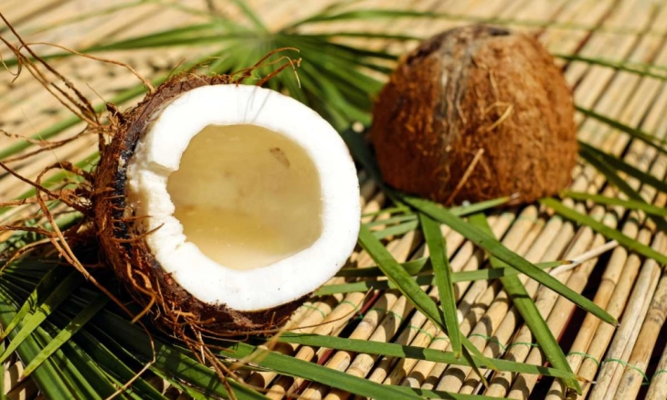 Mengkonsumsi Kelapa Bermanfaat untuk Kesehatan Tiroid