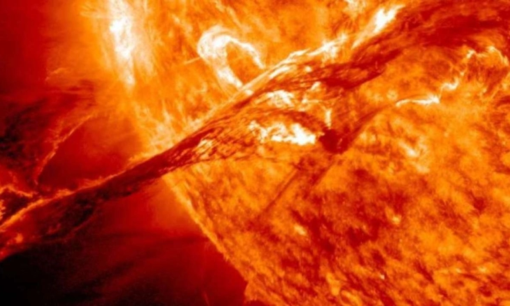 Badai Matahari Memengaruhi Komunikasi Radio, Jaringan Listrik, dan Sinyal Navigasi