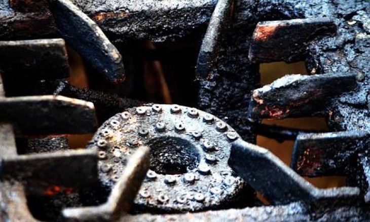 Kompor Kinclong Hanya dengan Cuka dan Soda Kue 