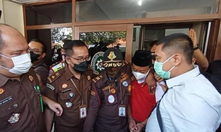 Pemerkosa Belasan Santriwati Dituntut Hukuman Mati
