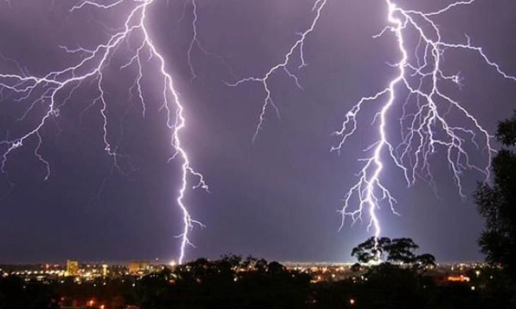 Siang Ini, Jakarta Diprediksi Turun Hujan Disertai Kilat