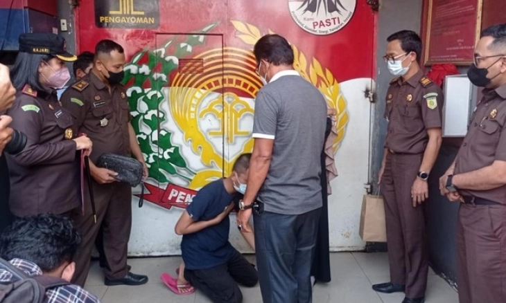 Mencuri di Rumah Bapaknya untuk Beli Susu Anaknya, Pelaku Dibebaskan Jaksa