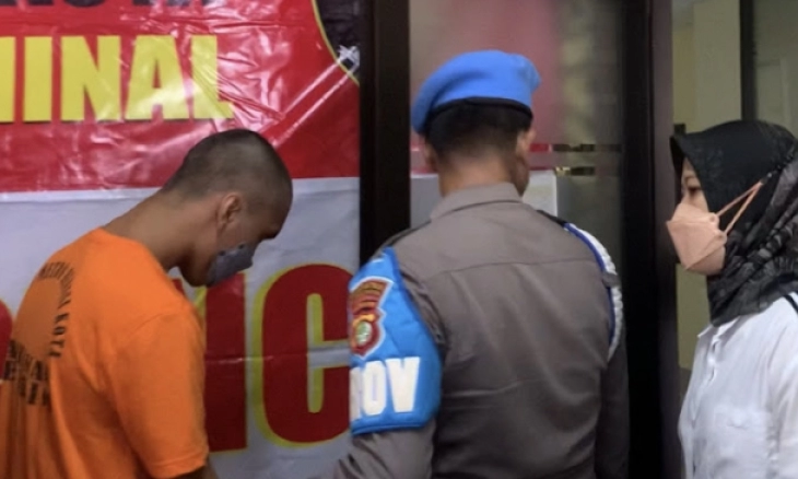 Pria Berompi Polisi yang Tusuk Ibu dan Anak di Bekasi Bukan Polisi