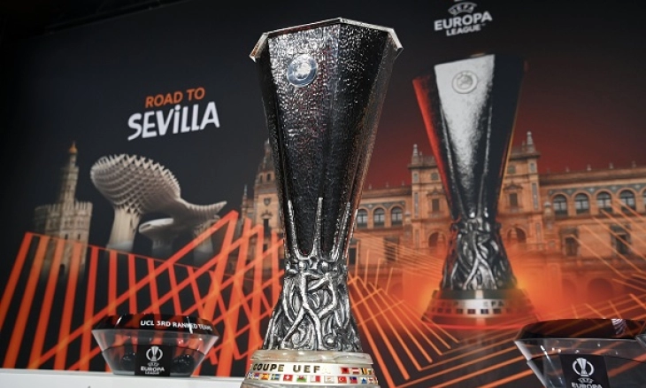 Dua Bekas Klub Maradona Harus Saling Bunuh