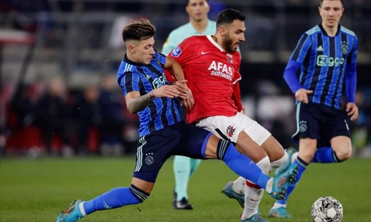 Pertahanan Jeblok, Barcelona Kejar Bek Ajax Amsterdam