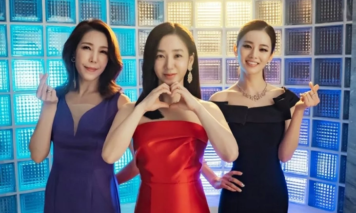 Kirim Pesan Cinta Secara Global, Desa 