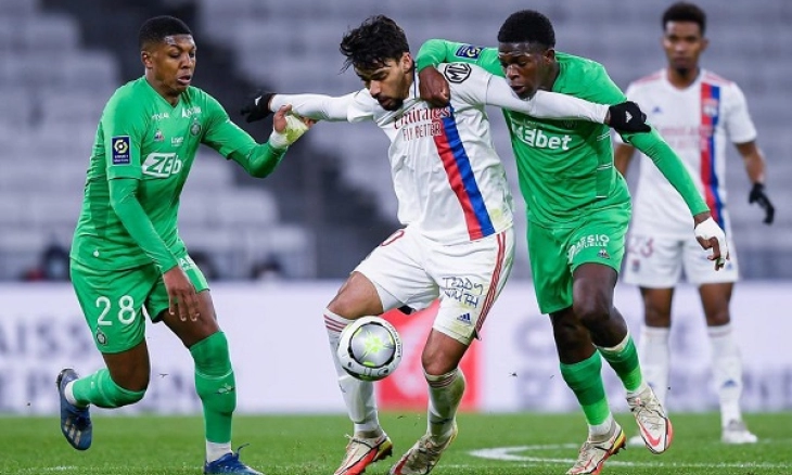 Lyon Tolak Tawaran Klub Liga Premier untuk Paqueta