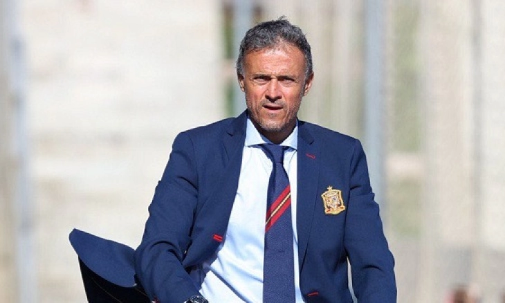 Ternyata, Enrique Punya Banyak Penggemar di Manajemen MU