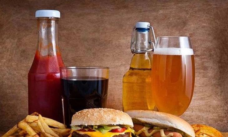 Mau Tampil Cantik dan Tampan? Hindari Makanan Minuman Ini!