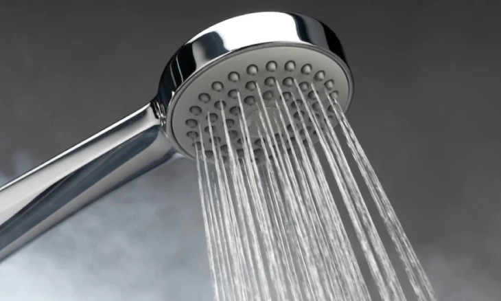 Khasiat Mandi Air Dingin di Pagi Hari Bikin Awet Muda