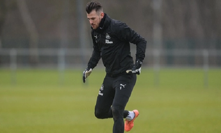 Kiper Newcastle United Tolak Gabung MU