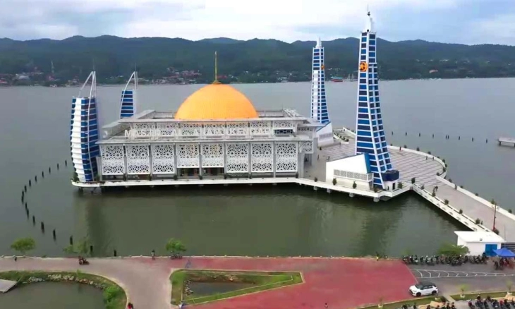 Ngabuburit di Masjid Terapung Al Alam 