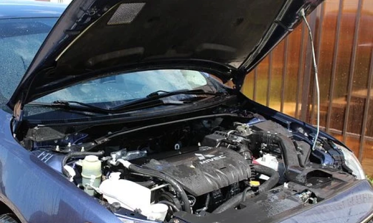 Jangan Lupa Membersihkan Kerak Oli Pada Mesin Mobil